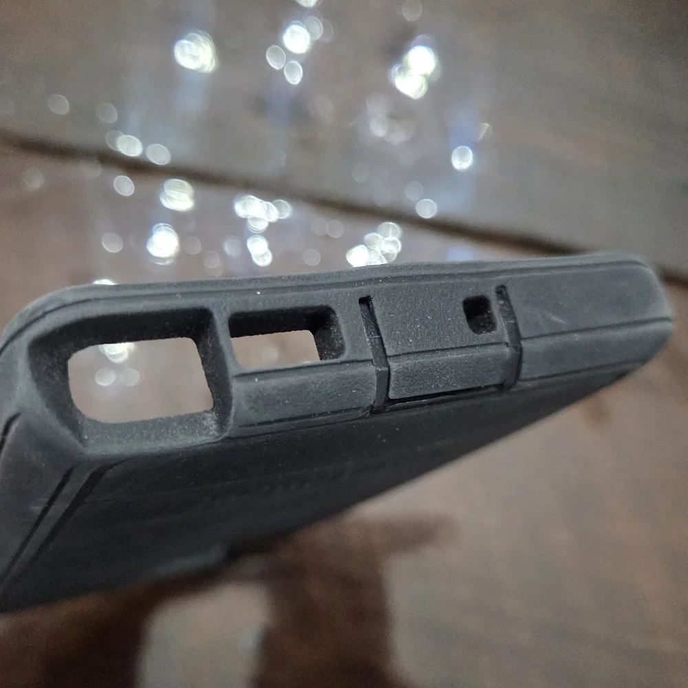 OtterBox Defender Series Black Phone Snap Protector Case with Frame S22 Ultra